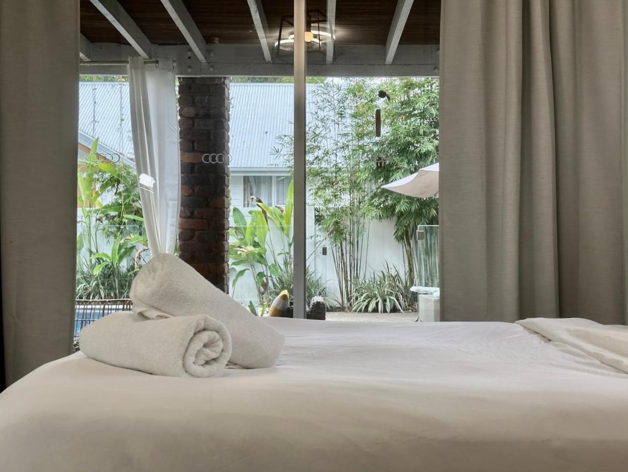 Conifer - Your Private Pool Retreat Apartment *